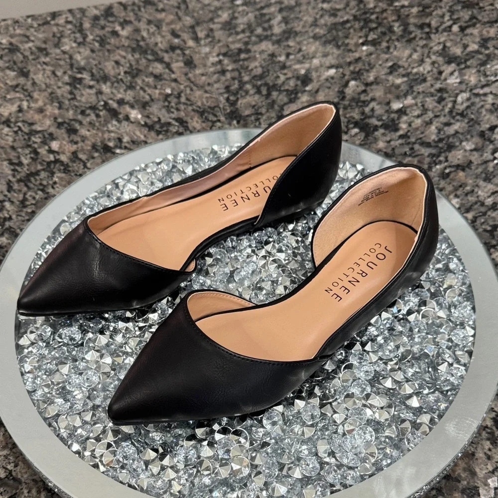Journee Collection Women's Black Pointed Flats NEW 6W